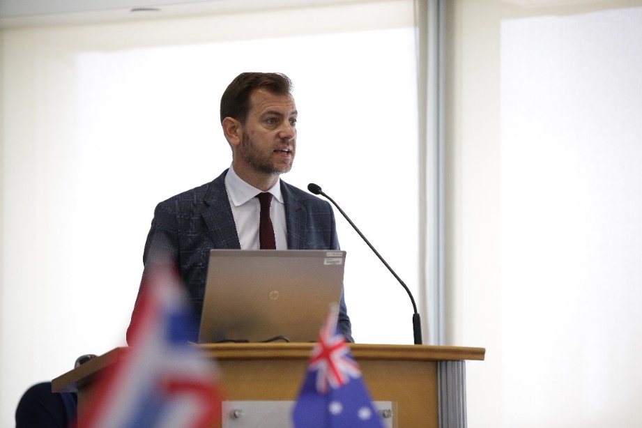 Mr Stuart Hamilton recommended enhancing the accessibility of collections and sharing of resources through digital libraries. 
