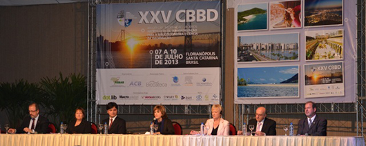 IFLA President Ingrid Parent, IFLA Latin America and Caribbean section chair Sigrid Weiss, and representatives of government and culture in Brazil participate in the congress