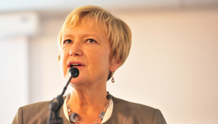 Ingrid Parent speaking at the 2011 Slovenian Library Association meeting