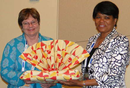 Outgoing President Ellen Tise is thanked by Secretary General Jennefer Nicholson for her work with IFLA during 2009-2011