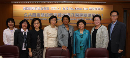 Ellen Tise with panelists from the public library forum Ellen Tise with panelists from the public library forum