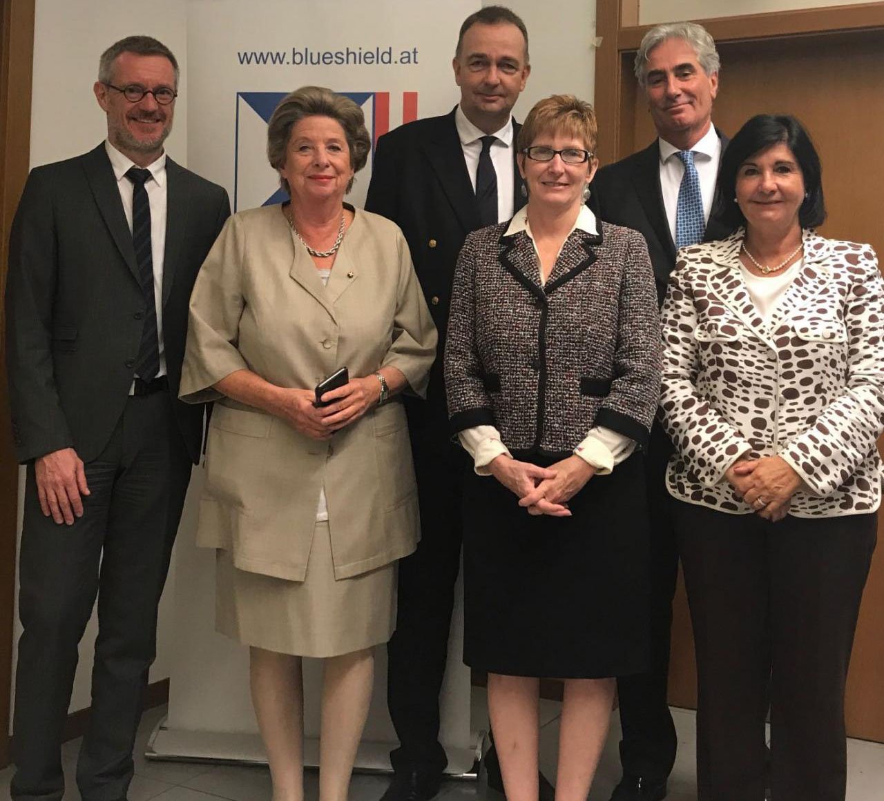(left-right) Peter Keller (ICOM), Ursula Schwieger-Stenzel, Karl Habsburg (President, International Committee of the Blue Shielf), Emilie Loumas (ICA), Gerald Leitner (IFLA Secretary General), Glória Pérez-Salmerón (IFLA President)