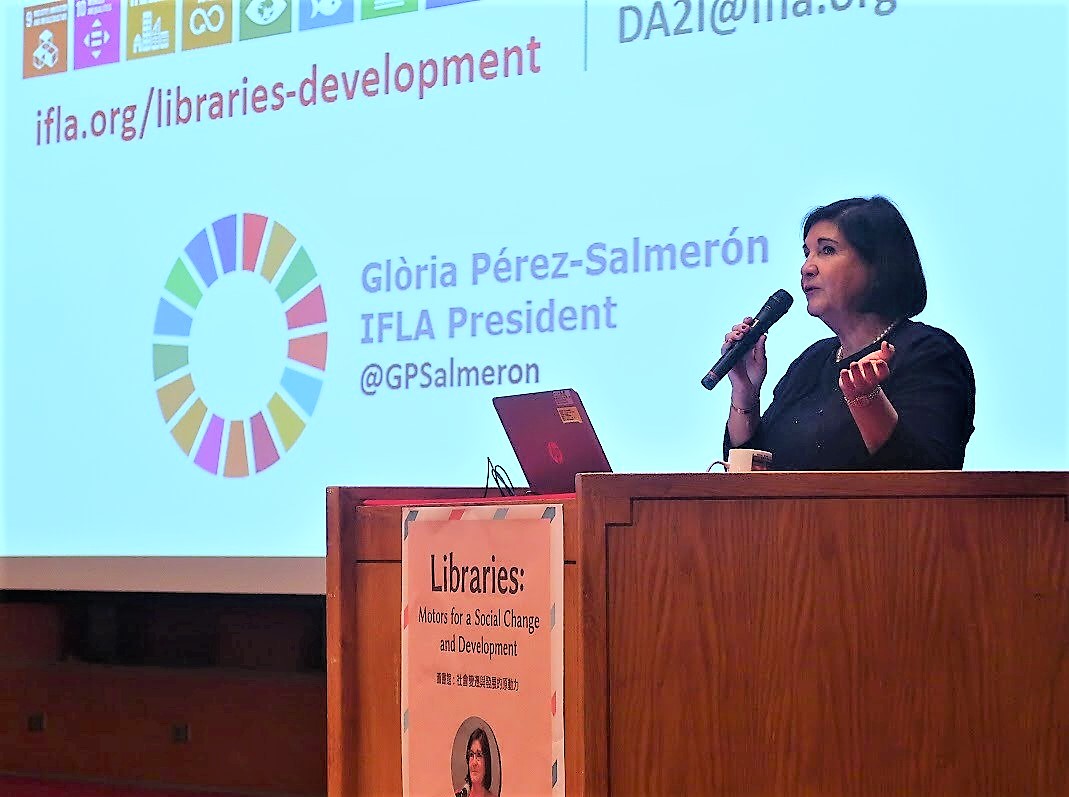 Glòria Pérez-Salmerón delivers a speech at the National Central Library, Taiwan, China