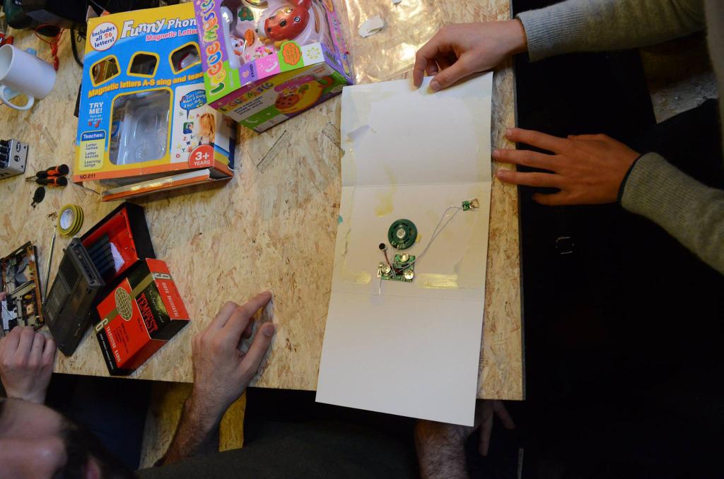 Circuit bending workshop, Oslo Norway
