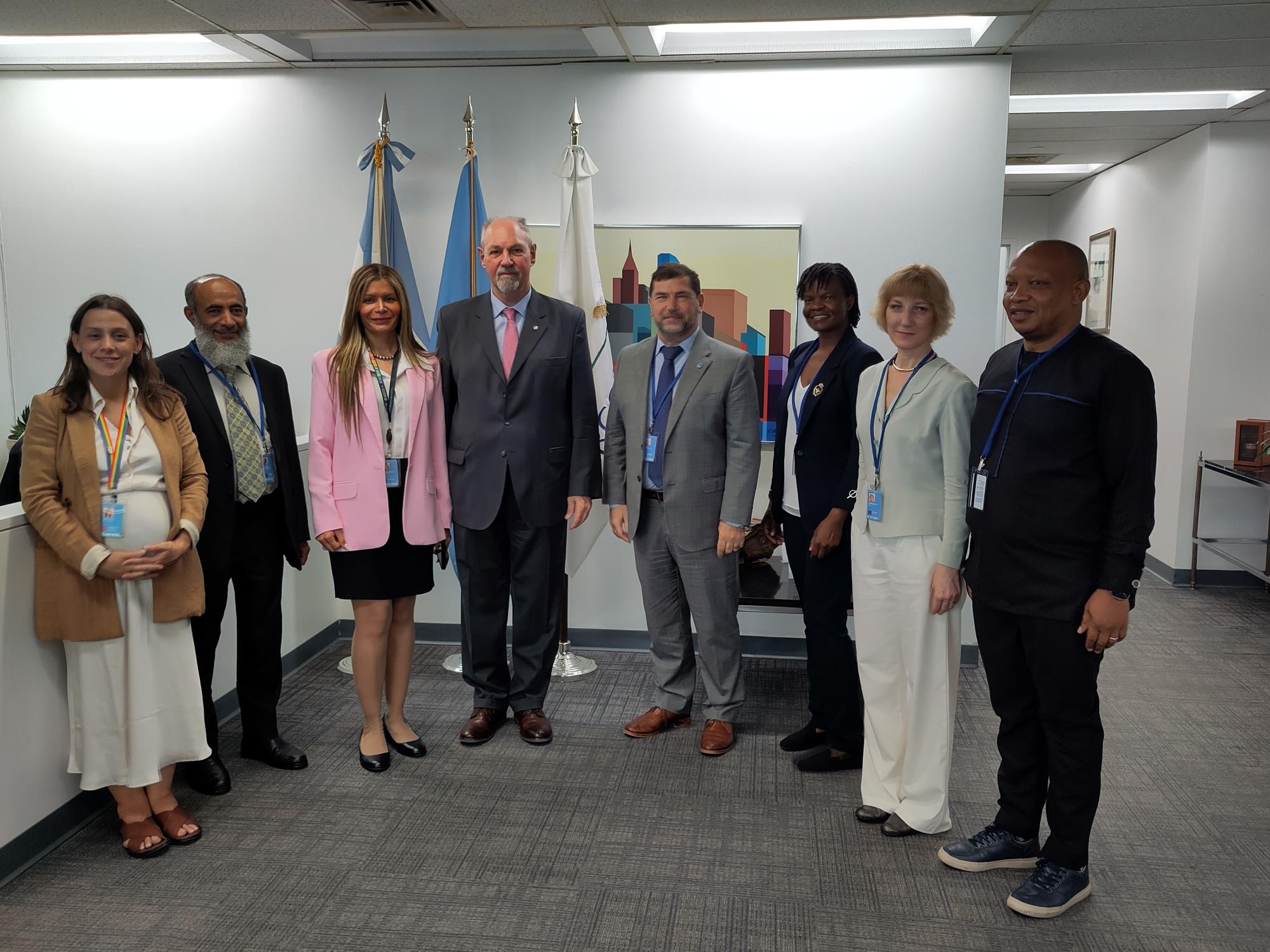 Group of people with a UN and Argentinian flag