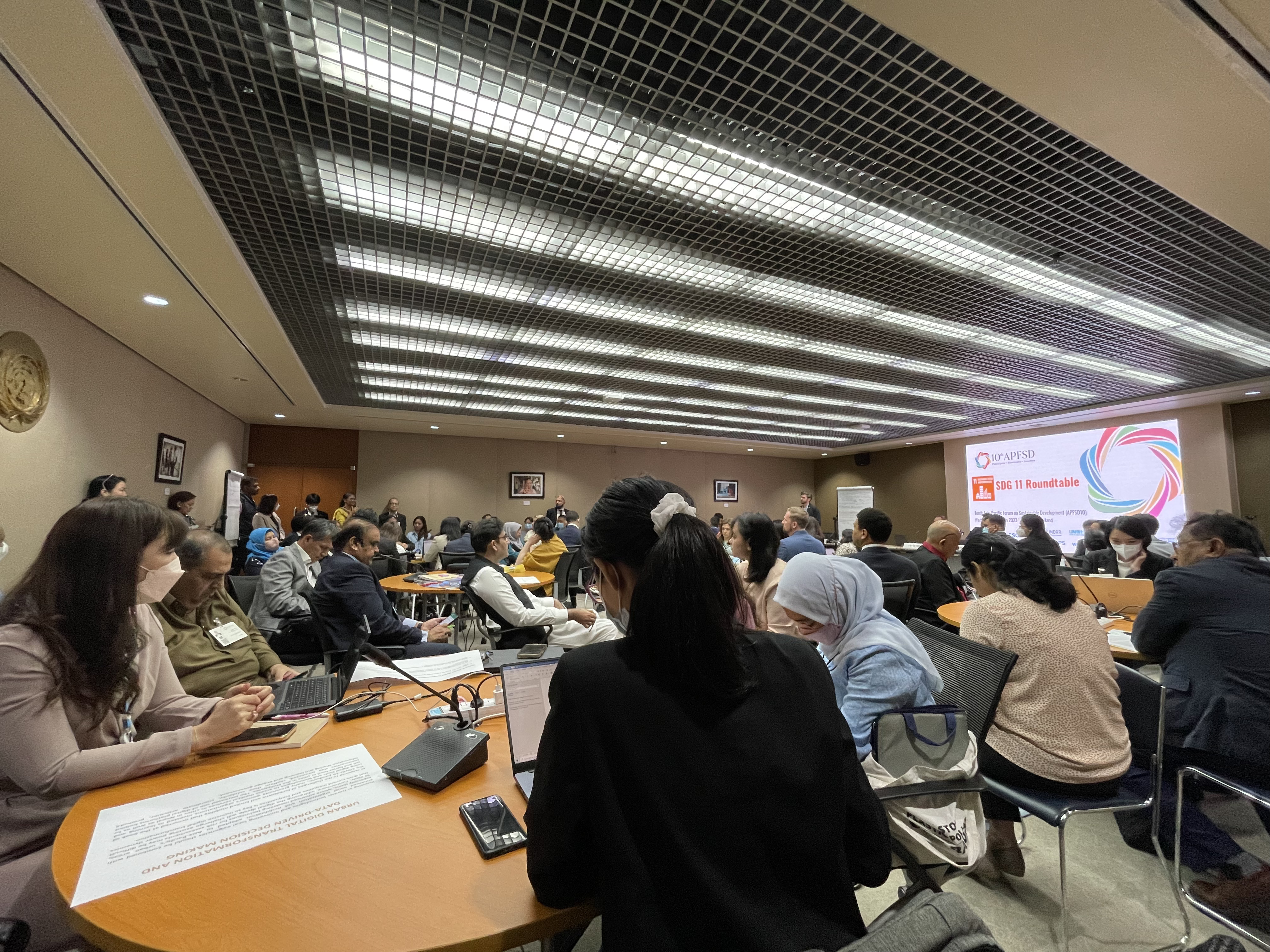 IMG 5524 Workshop meeting in a room, with the SDG 11 logo behind