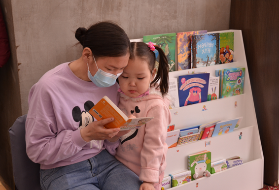Picture20 Uran Her Mother Reading Together
