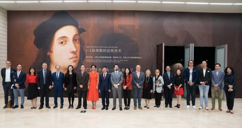Group photo of guests at the open ceremony