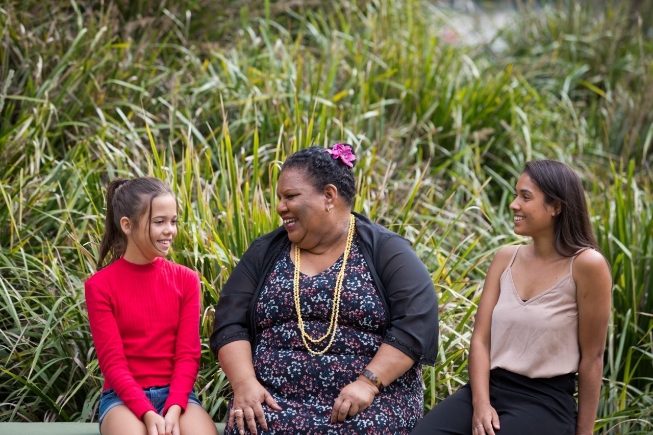 Image of members of indigenous communities in Queensland, Australia, meeting in the context of events organised by the State Library of Queensland